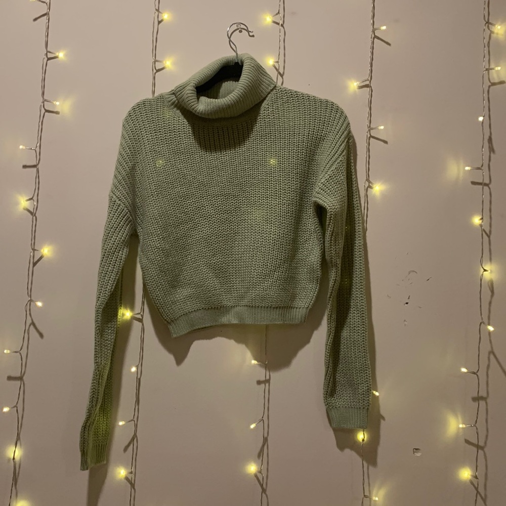 NWT cowl neck crop sweater. Boohoo size small.